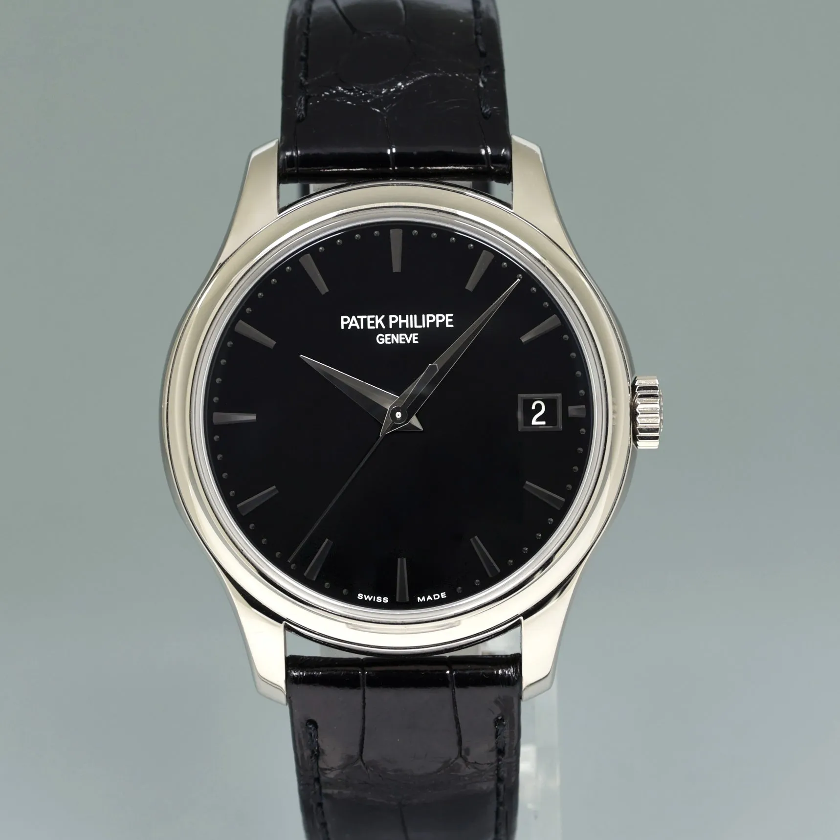 2020 MINT Patek Philippe Calatrava 5227G 39mm White Gold Leather Black Dial Watch
