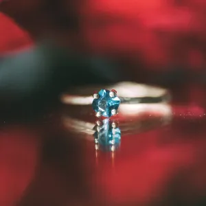 .39 CT MONTANA SAPPHIRE ENGAGEMENT RING, STELLO SETTING, 18K YELLOW GOLD