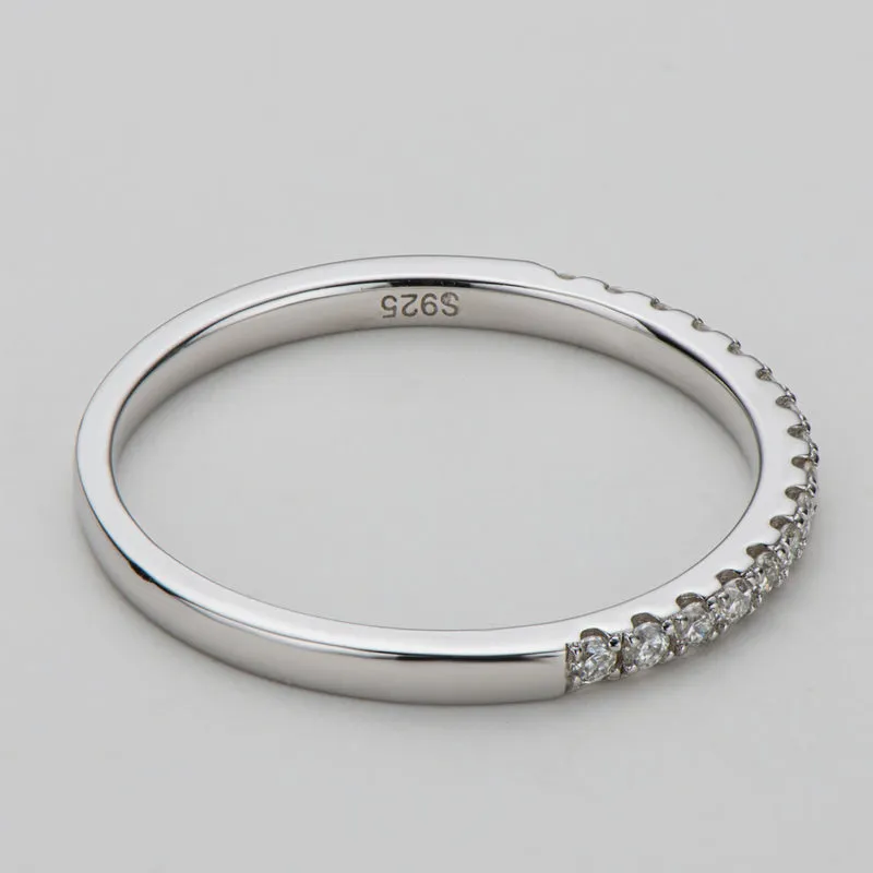 Ainuoshi Round Cut 1.5mm Moissanite Diamond Half Eternity Ring