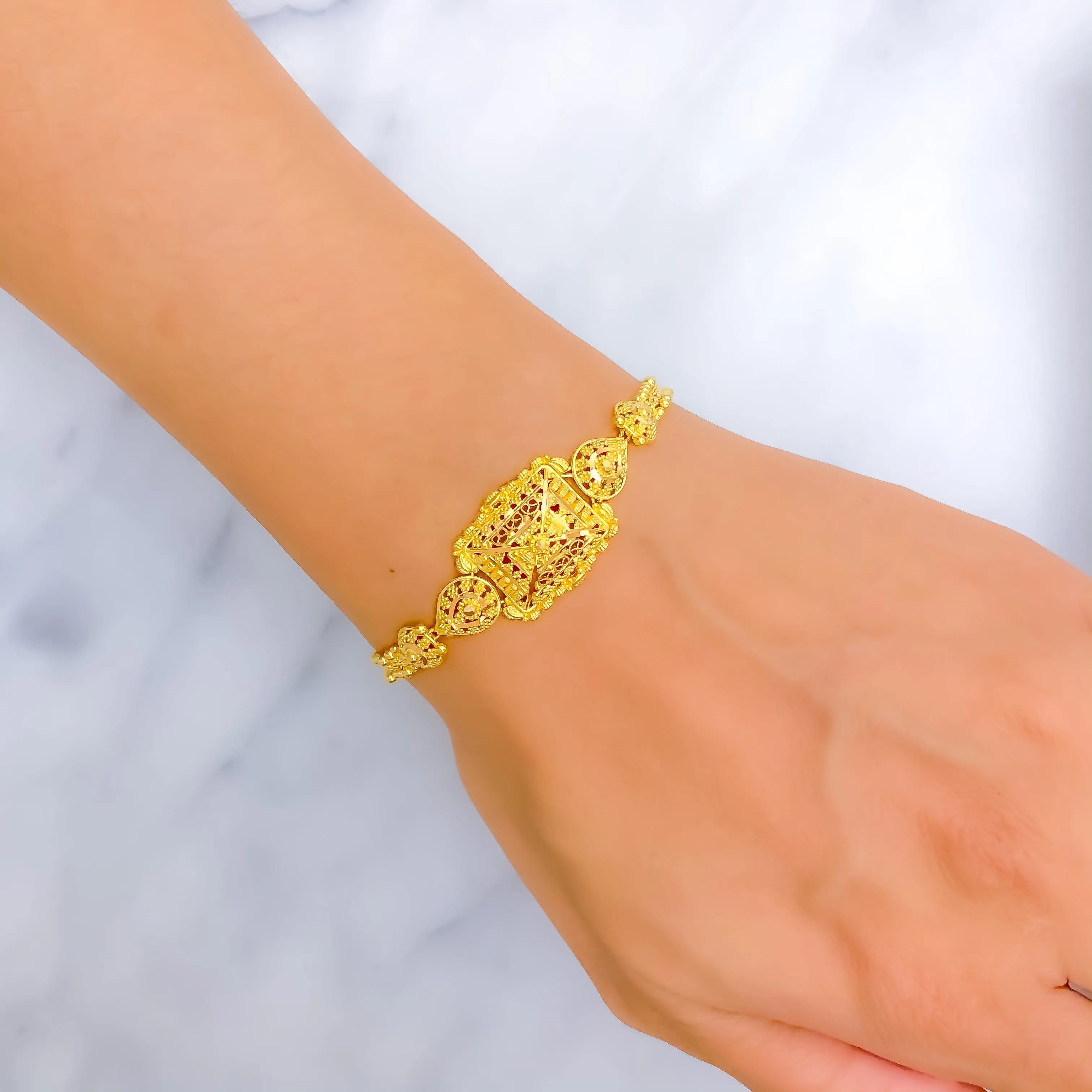 Classy Elegant 22k Gold Bracelet