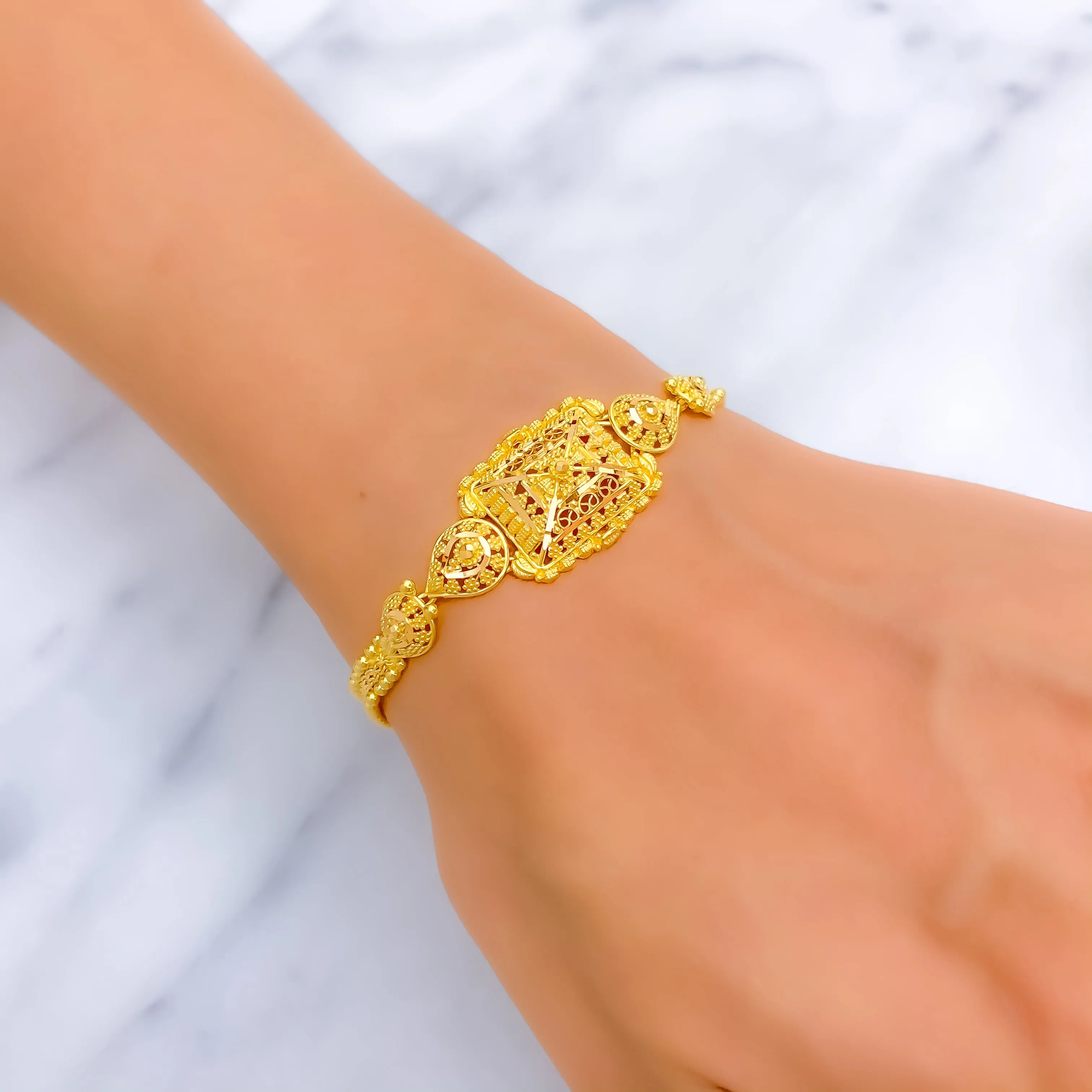 Classy Elegant 22k Gold Bracelet