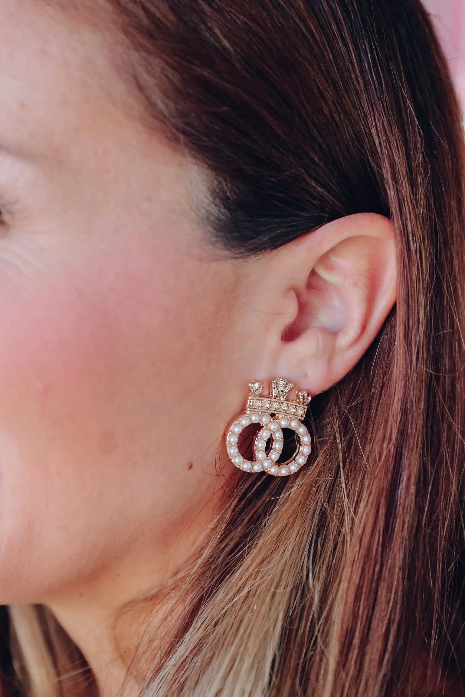 Crown OO Pearl Stud Earrings - Cream