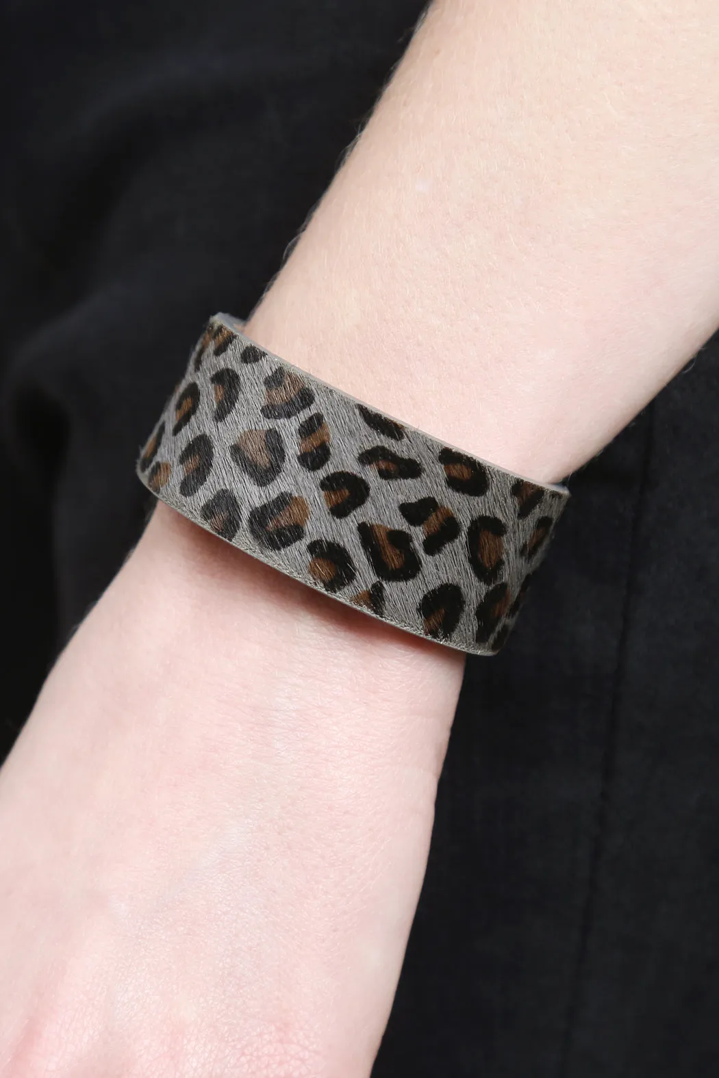 FAUX ANIMAL SKIN LEATHER BRACELET