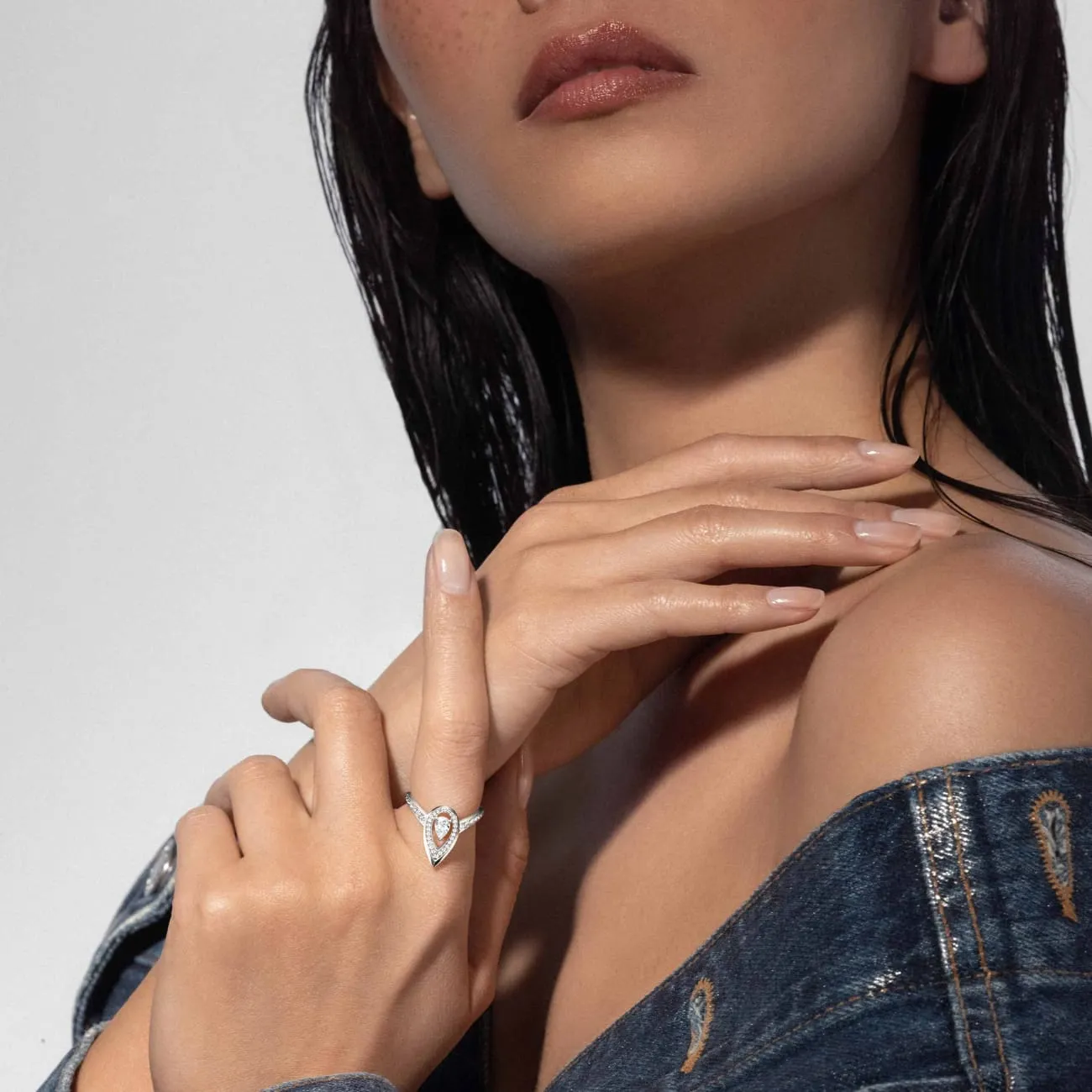 Fiery 18K White Gold Diamond Ring