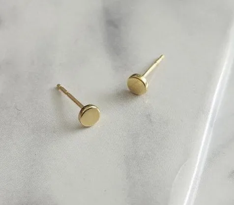 Gold dot earrings, gold circle earrings, 14K gold dainty earrings, delicate everyday stud earrings