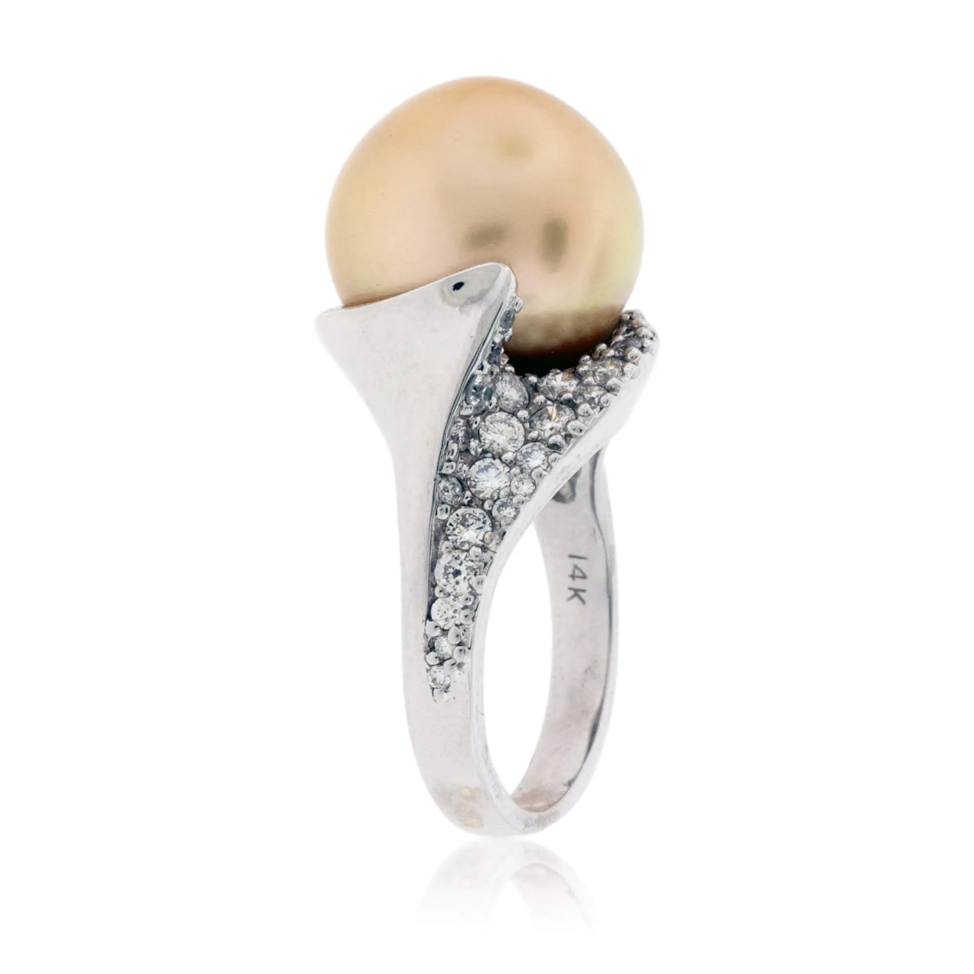 Golden Pearl & Diamond Ring