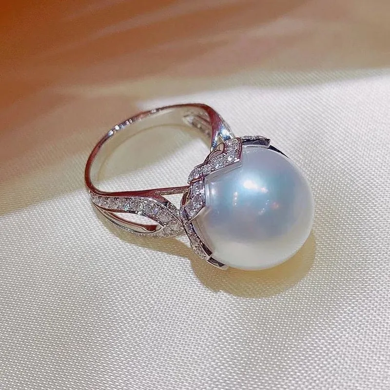 Huitan Trendy Luxury Simulated Pearl Finger Ring for Women Temperament Elegant Engagement Wedding Bands Accessories 2022 Jewelry