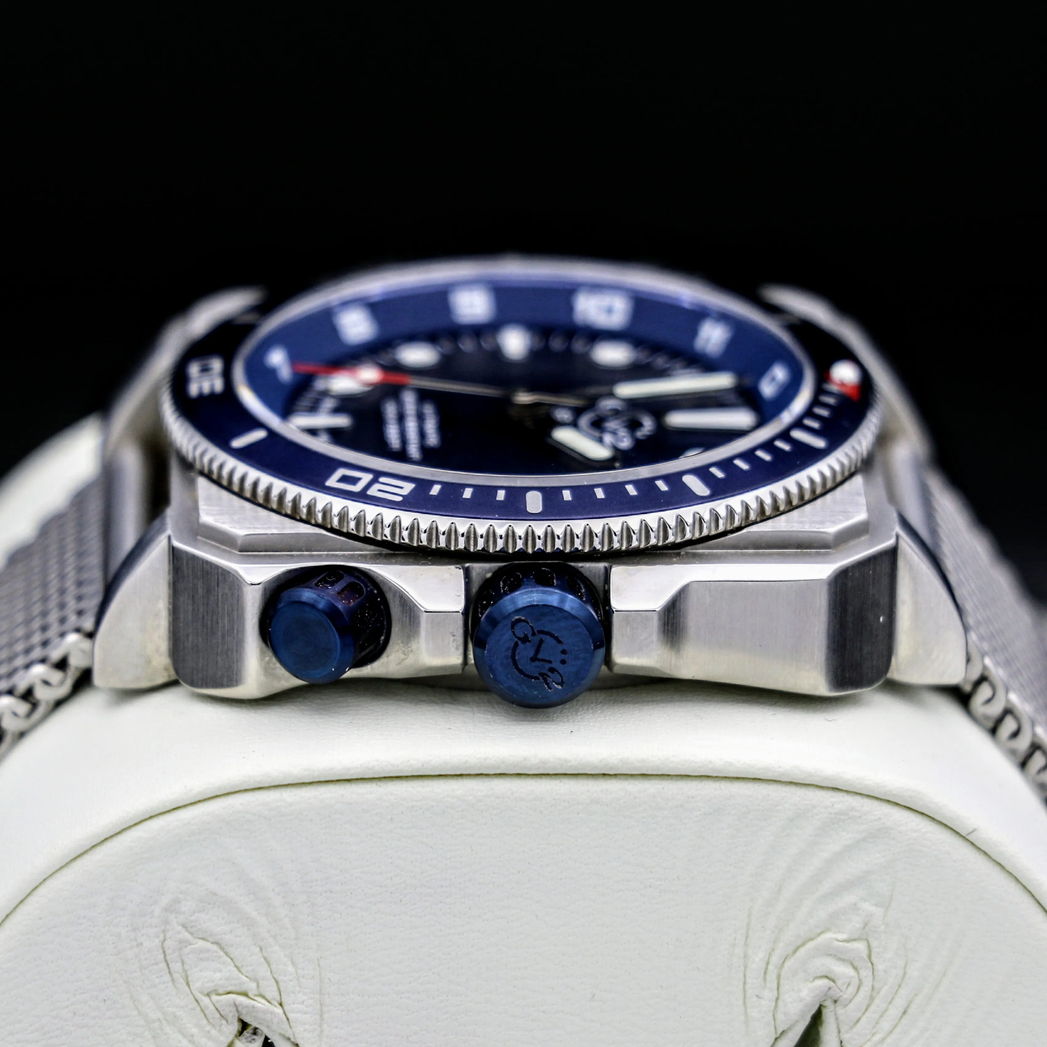 Luxury Gevril Wristwatch GV2 XO Submarine 44 Swiss Automatic Limited-Edition Watch