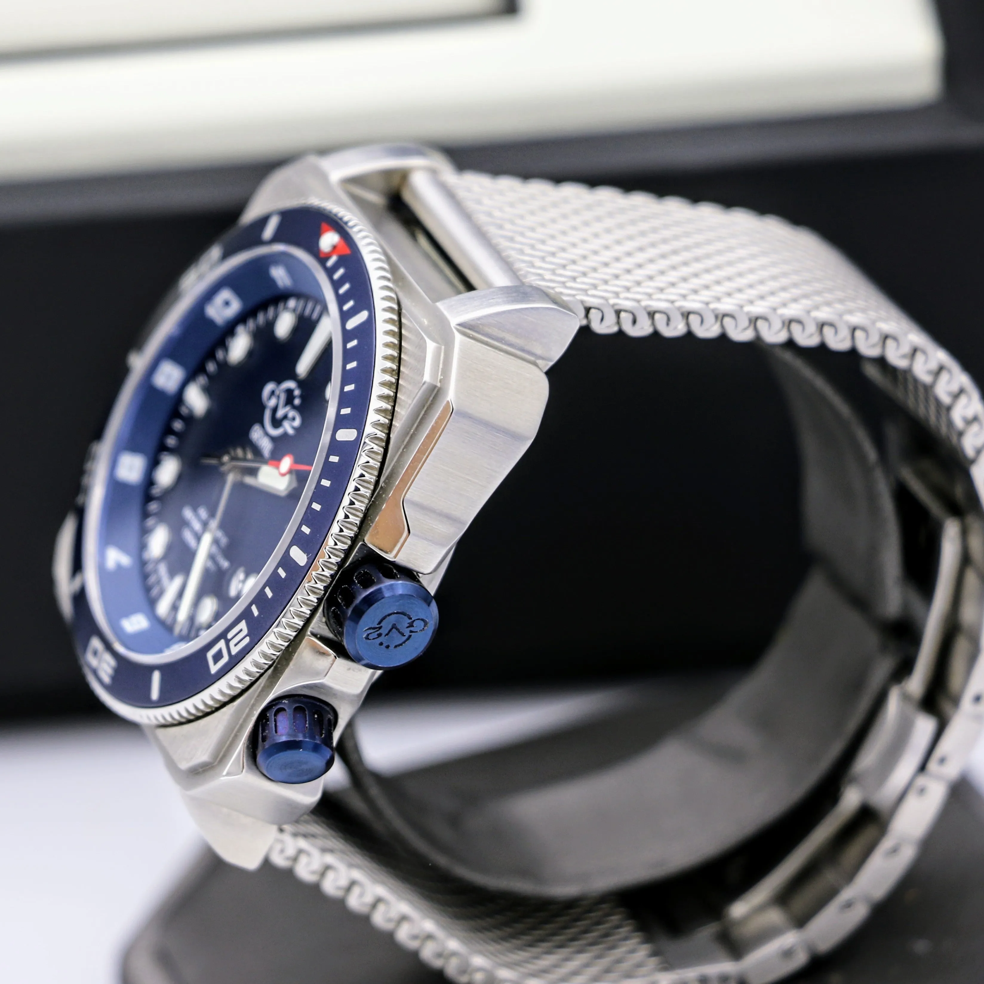 Luxury Gevril Wristwatch GV2 XO Submarine 44 Swiss Automatic Limited-Edition Watch