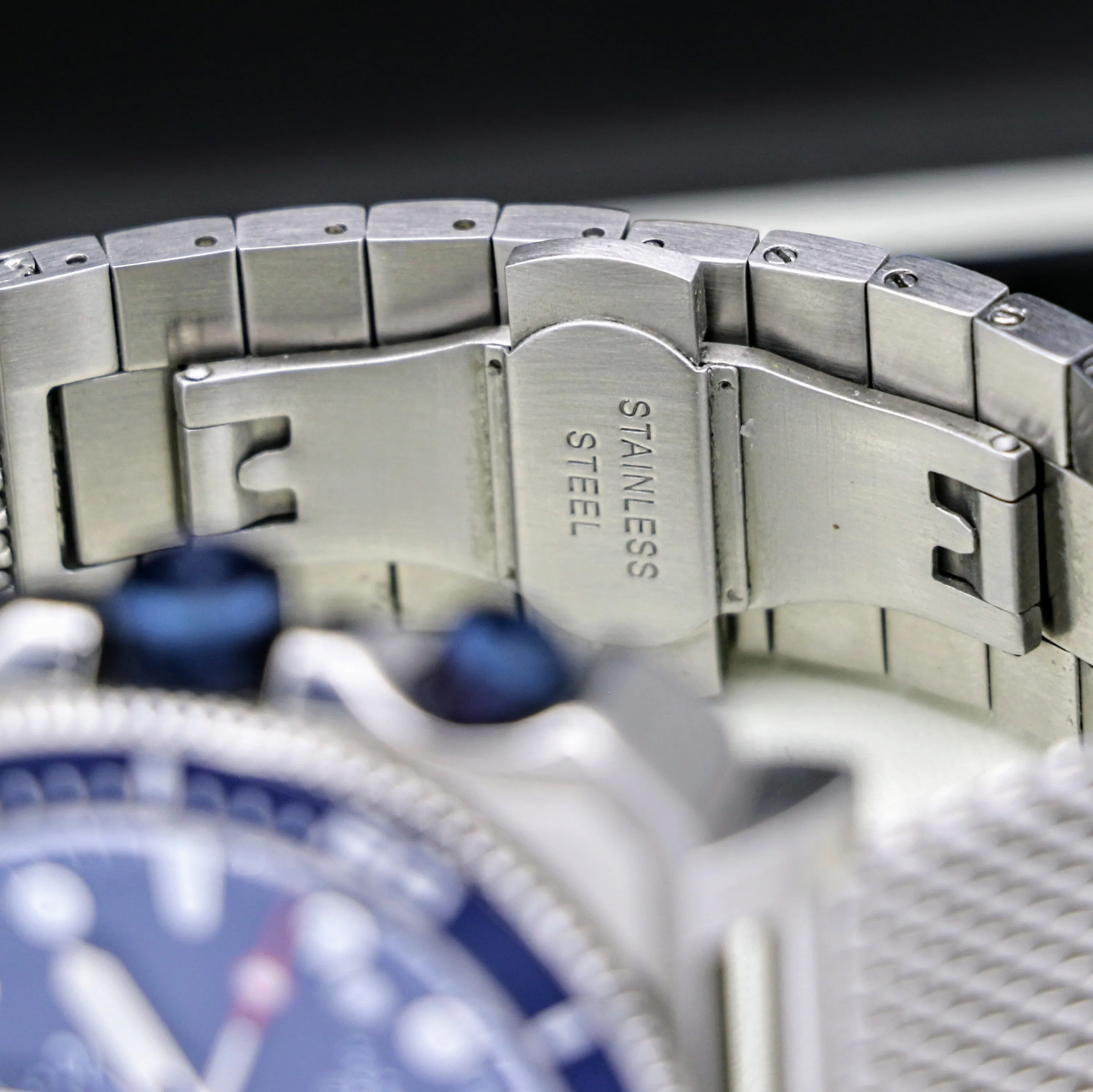 Luxury Gevril Wristwatch GV2 XO Submarine 44 Swiss Automatic Limited-Edition Watch