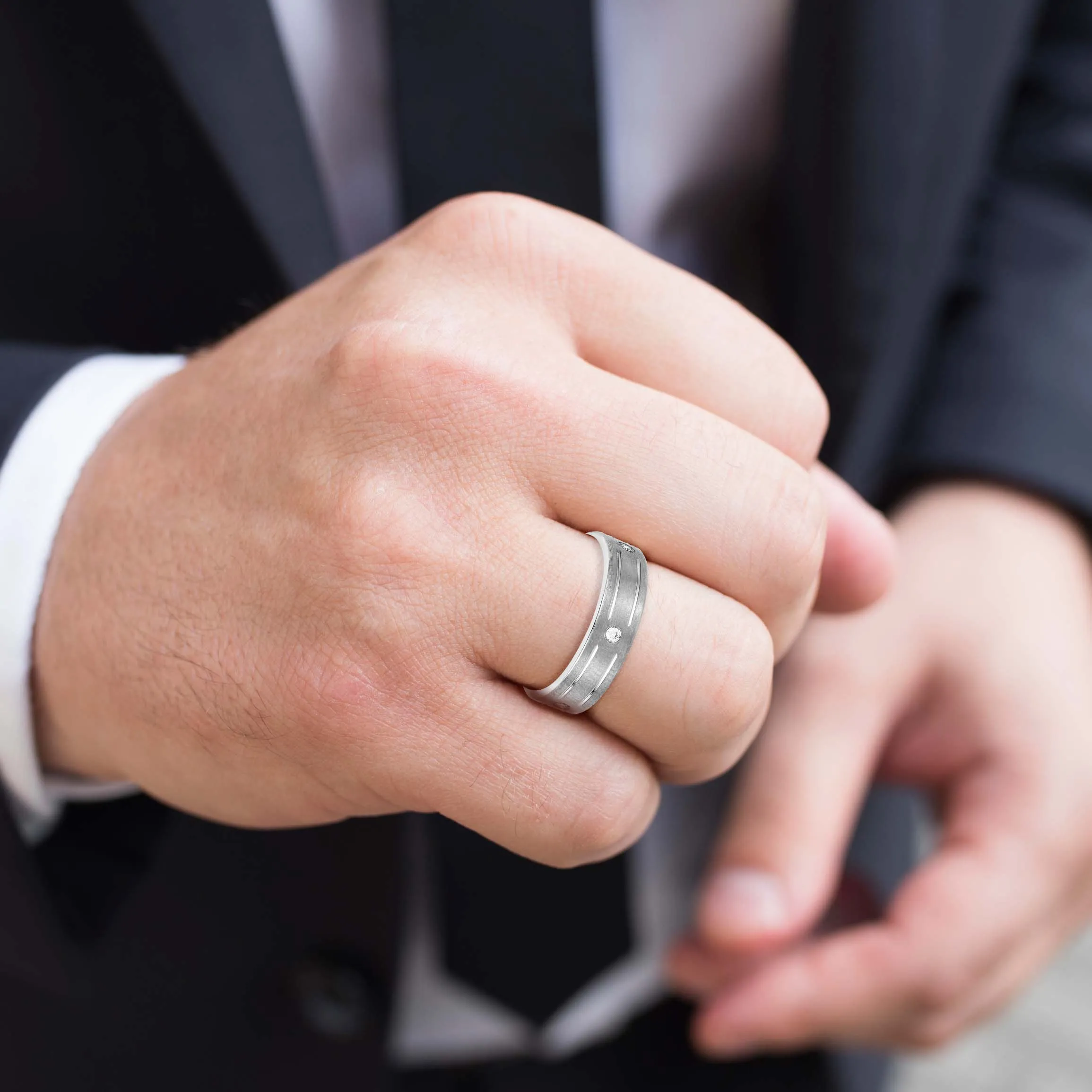 Men's Grooved Flush Set Diamond Wedding Band
