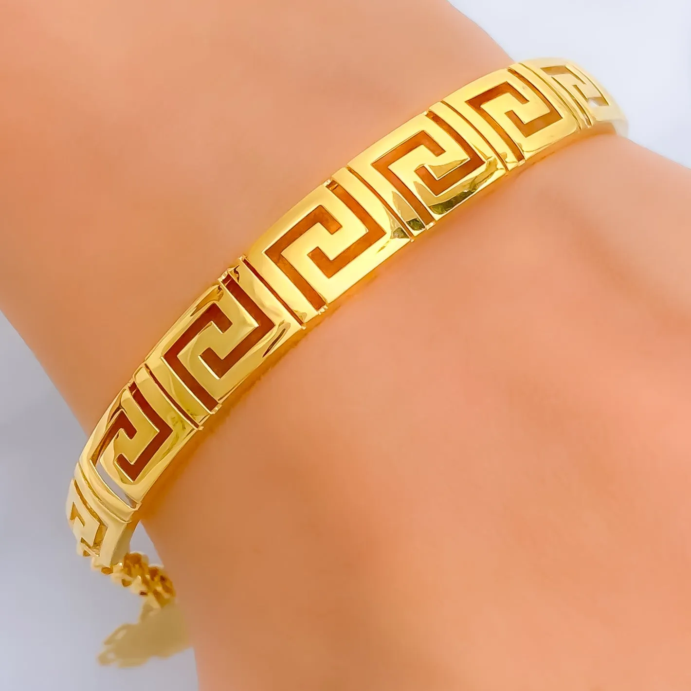 Modish Fancy 21K Gold Flexi Bangle Bracelet