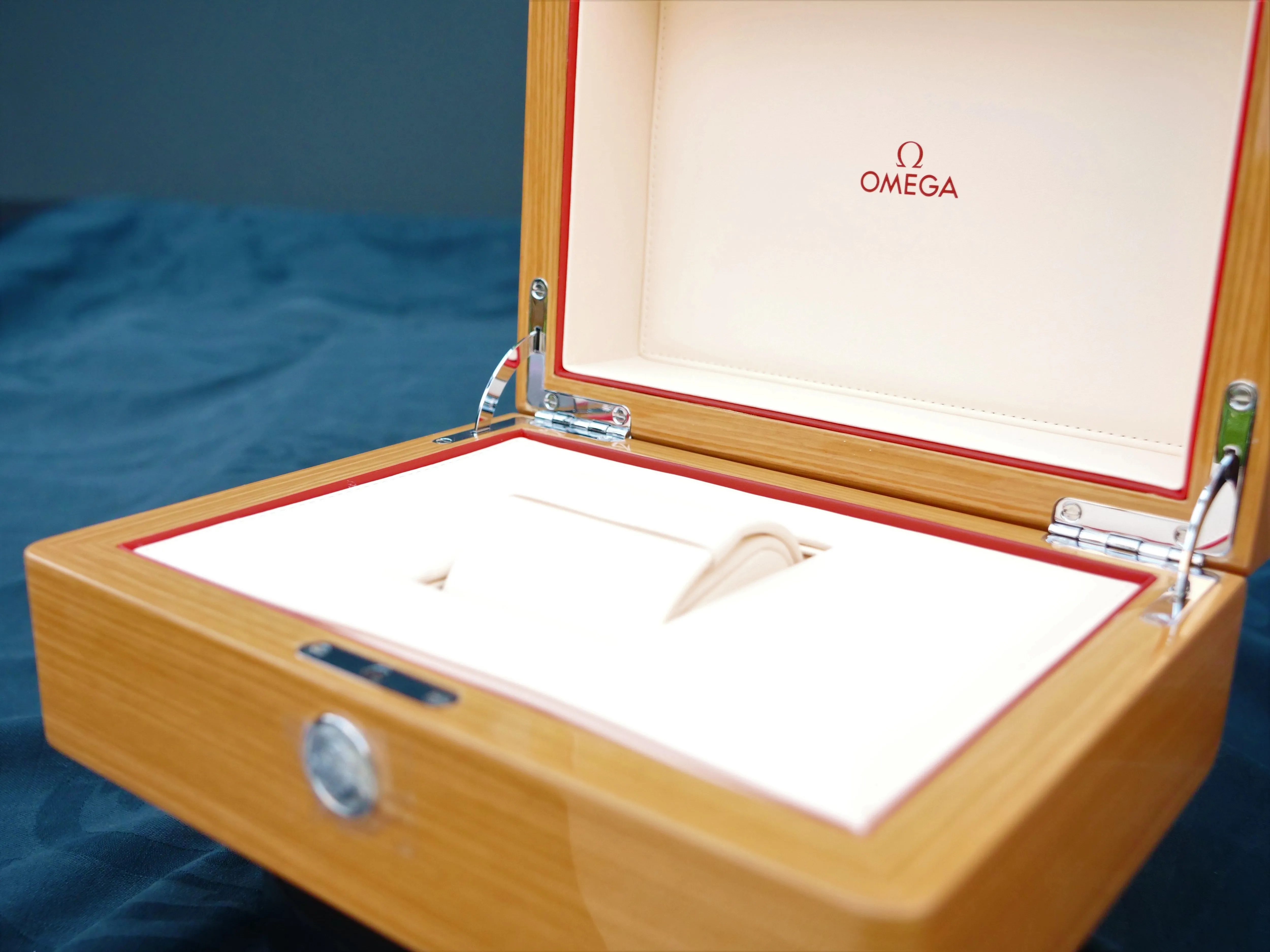 Omega Modern wood box