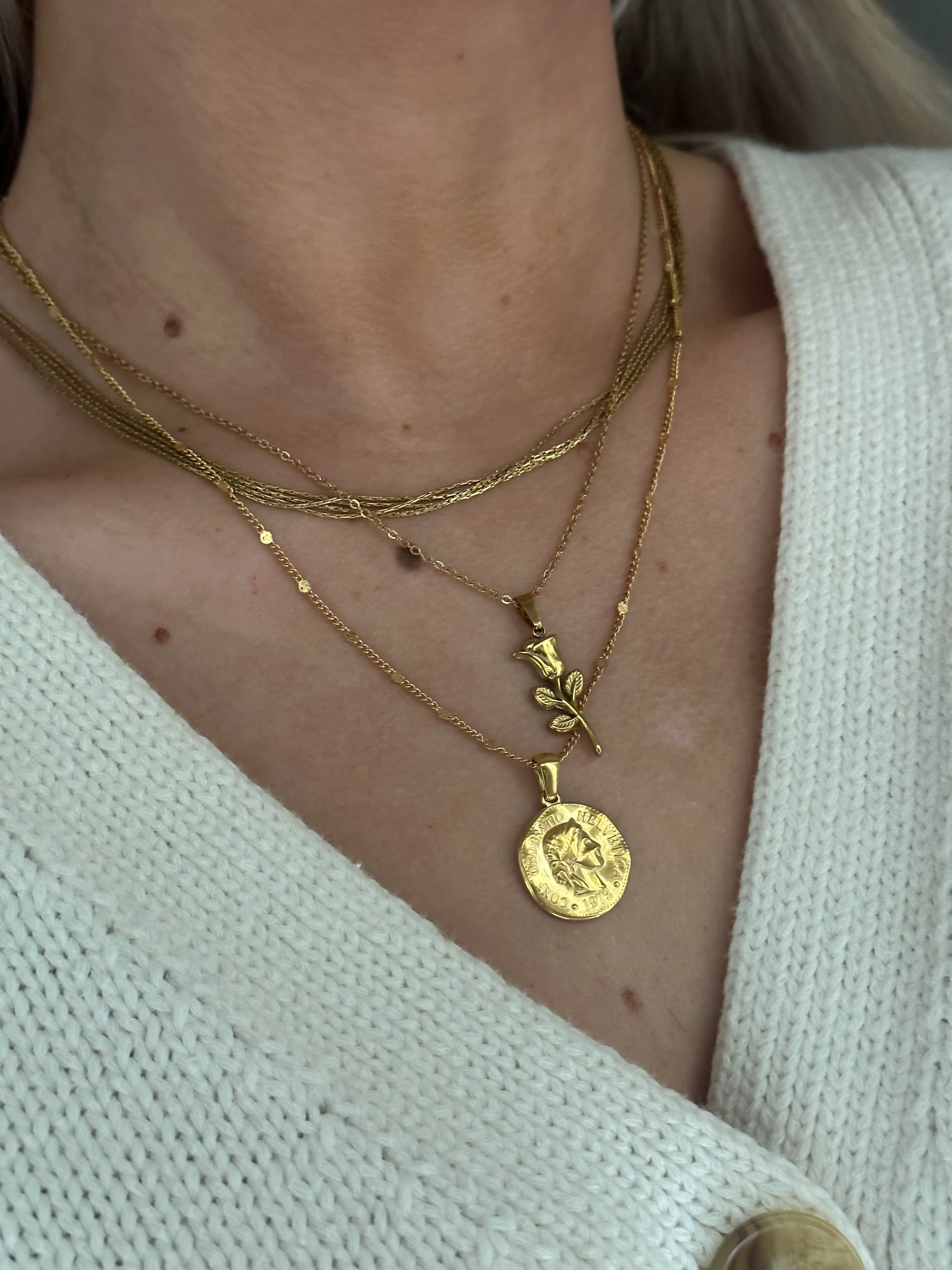 Sasha Pendant Necklace
