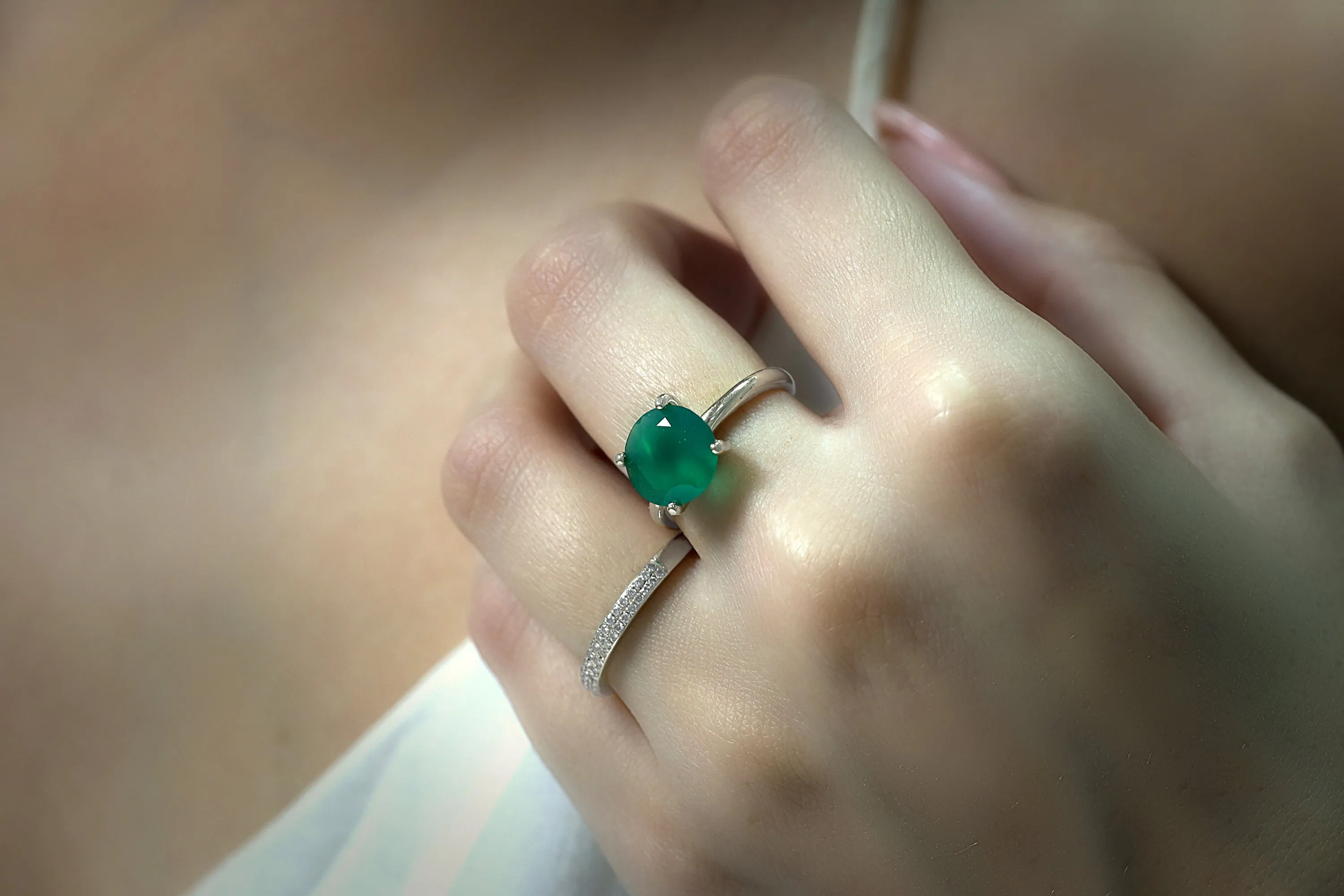Solitaire Onyx Gemstone Rings in Gold