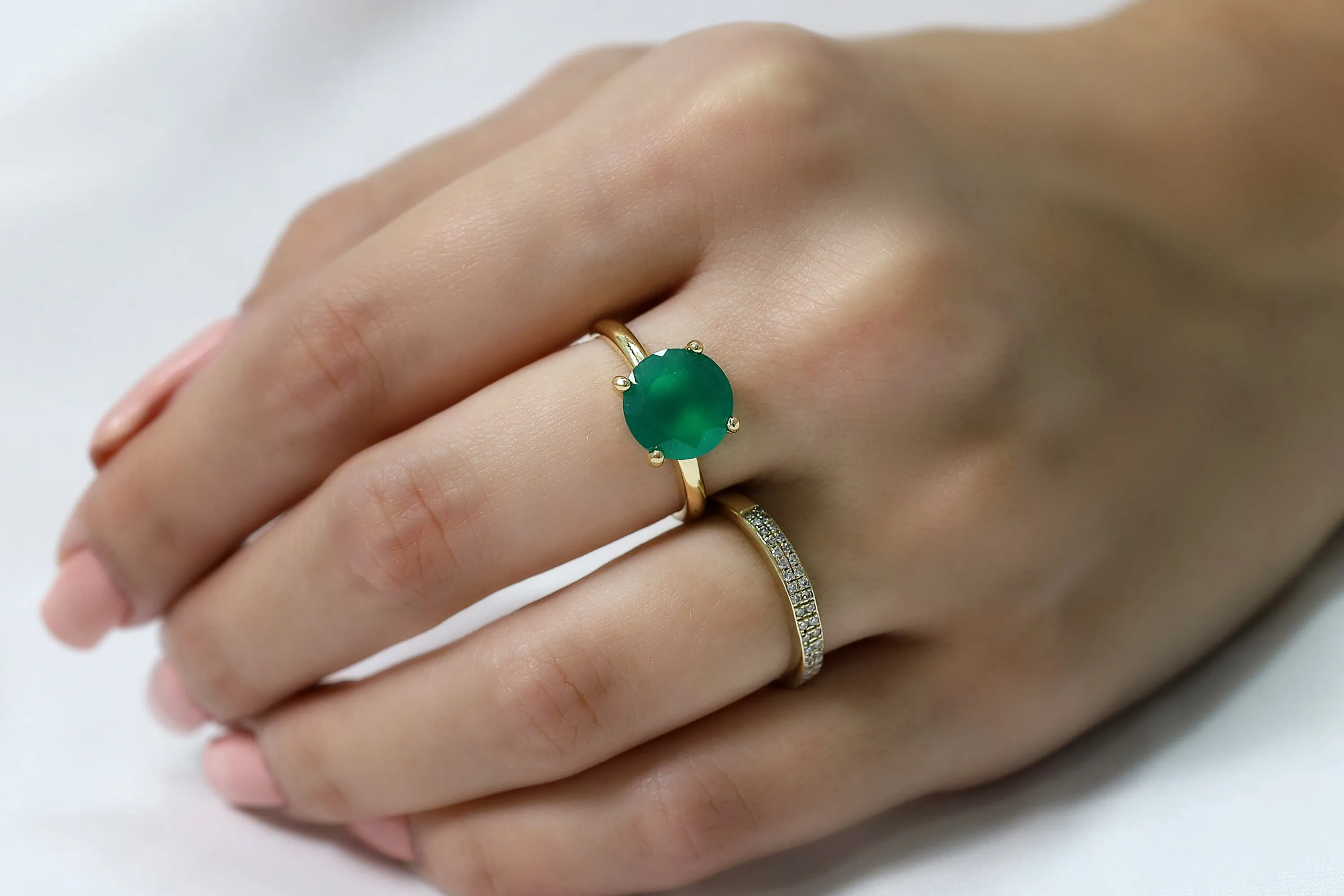 Solitaire Onyx Gemstone Rings in Gold