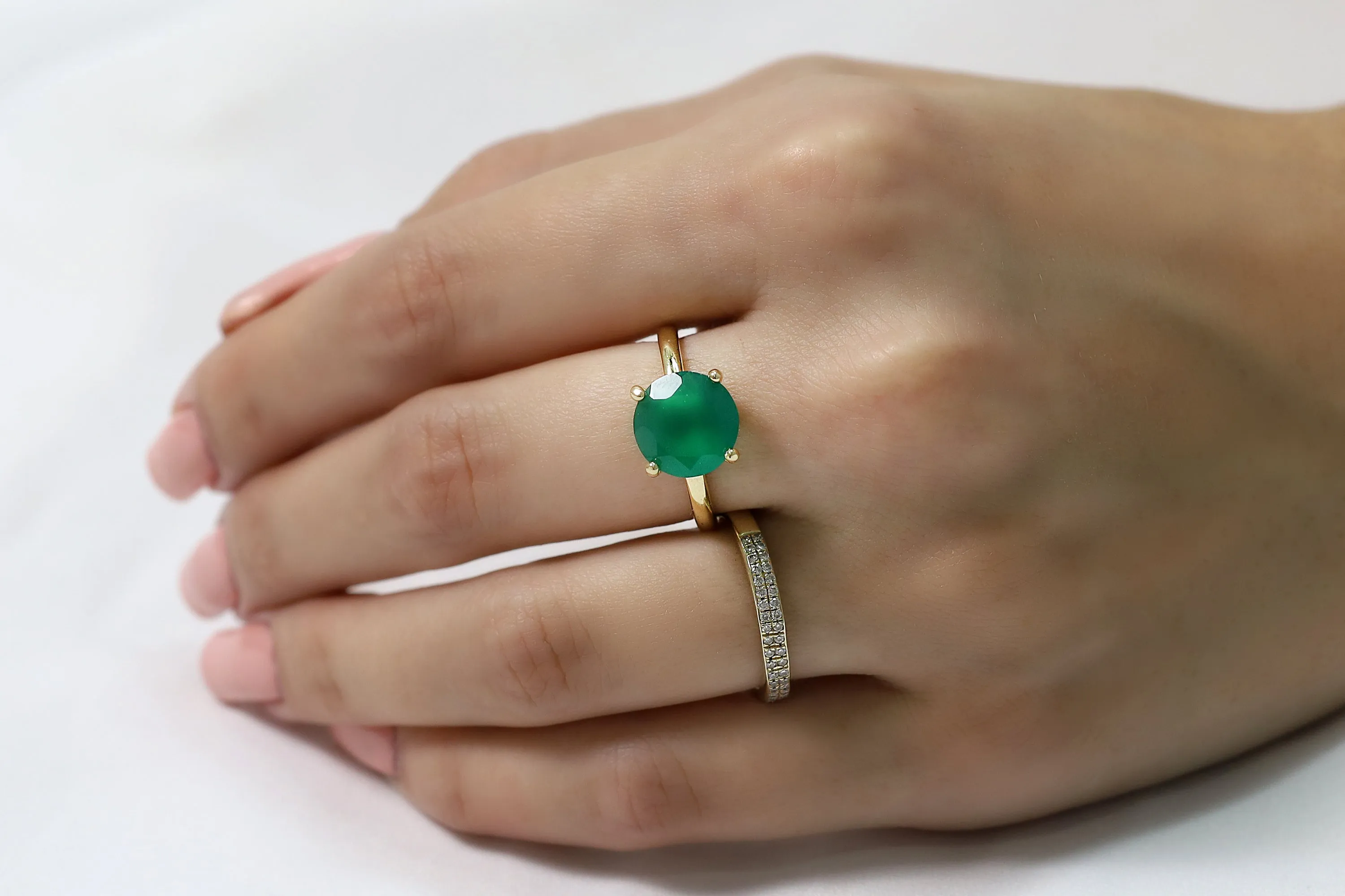 Solitaire Onyx Gemstone Rings in Gold