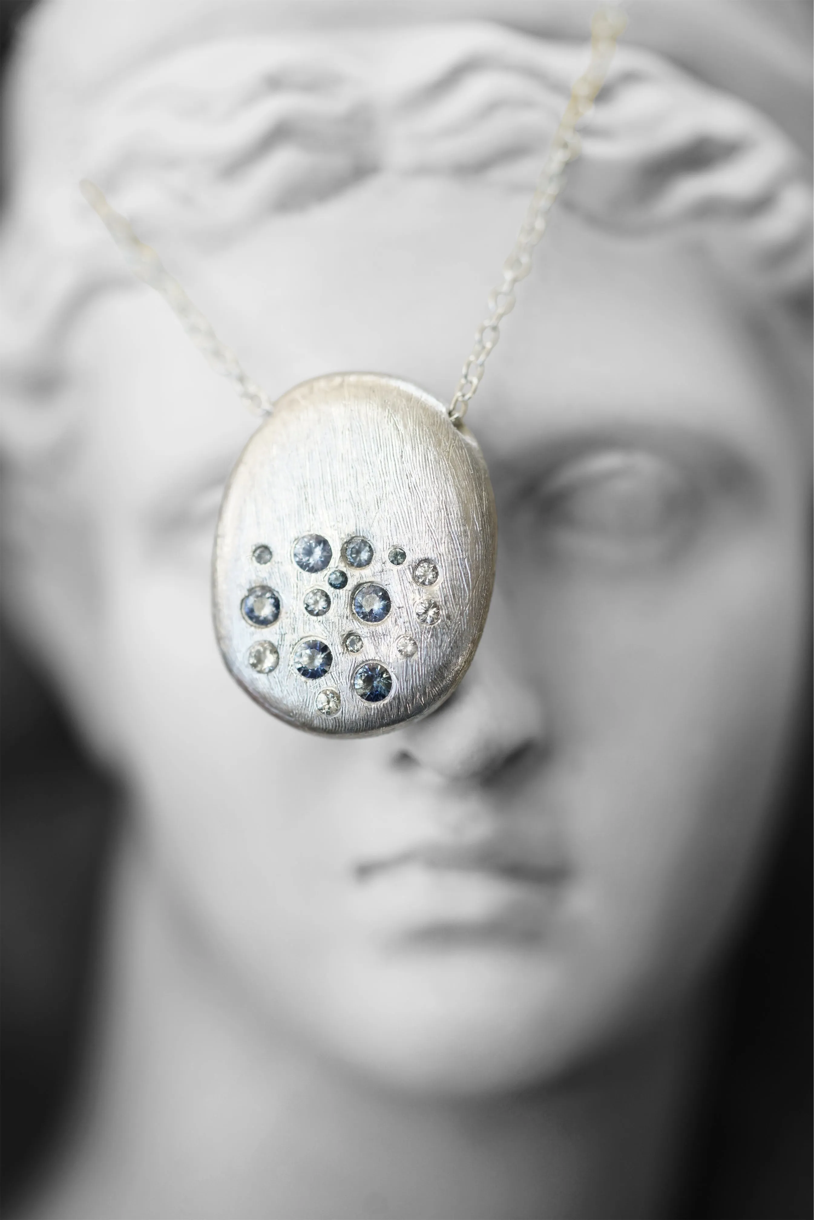 Starburst small necklace with sapphires