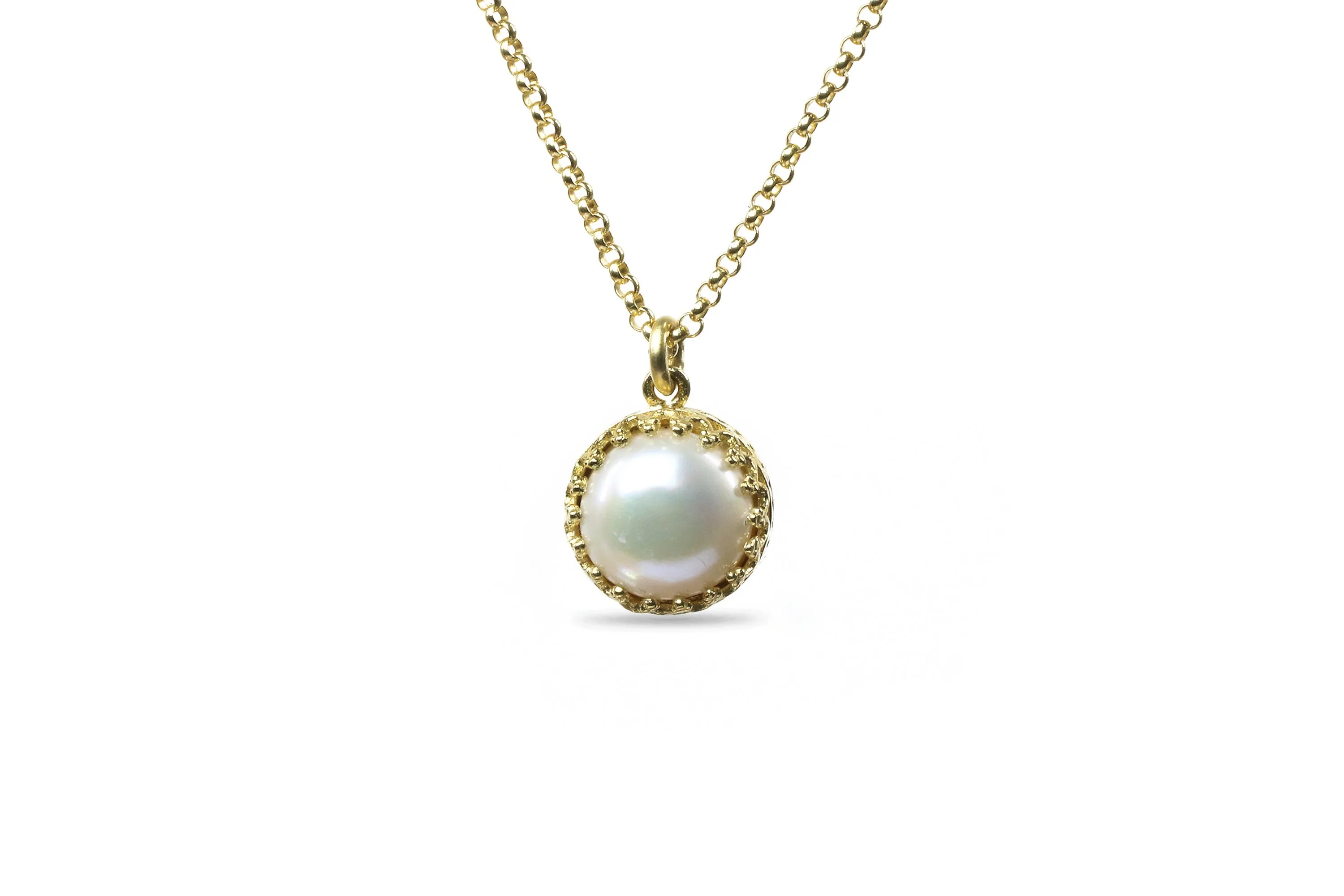 Stunning Gold White Pearl Necklace