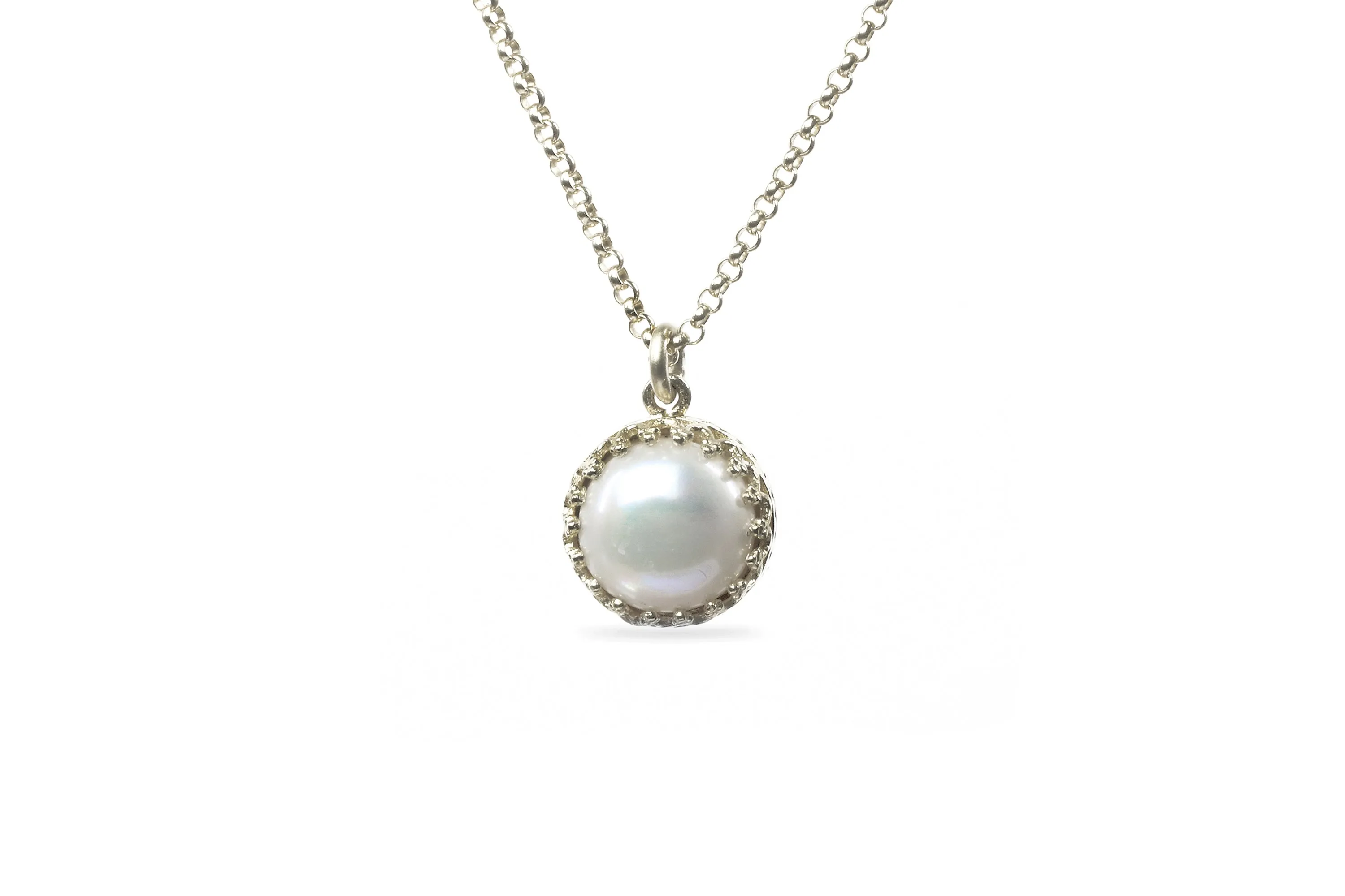 Stunning Gold White Pearl Necklace