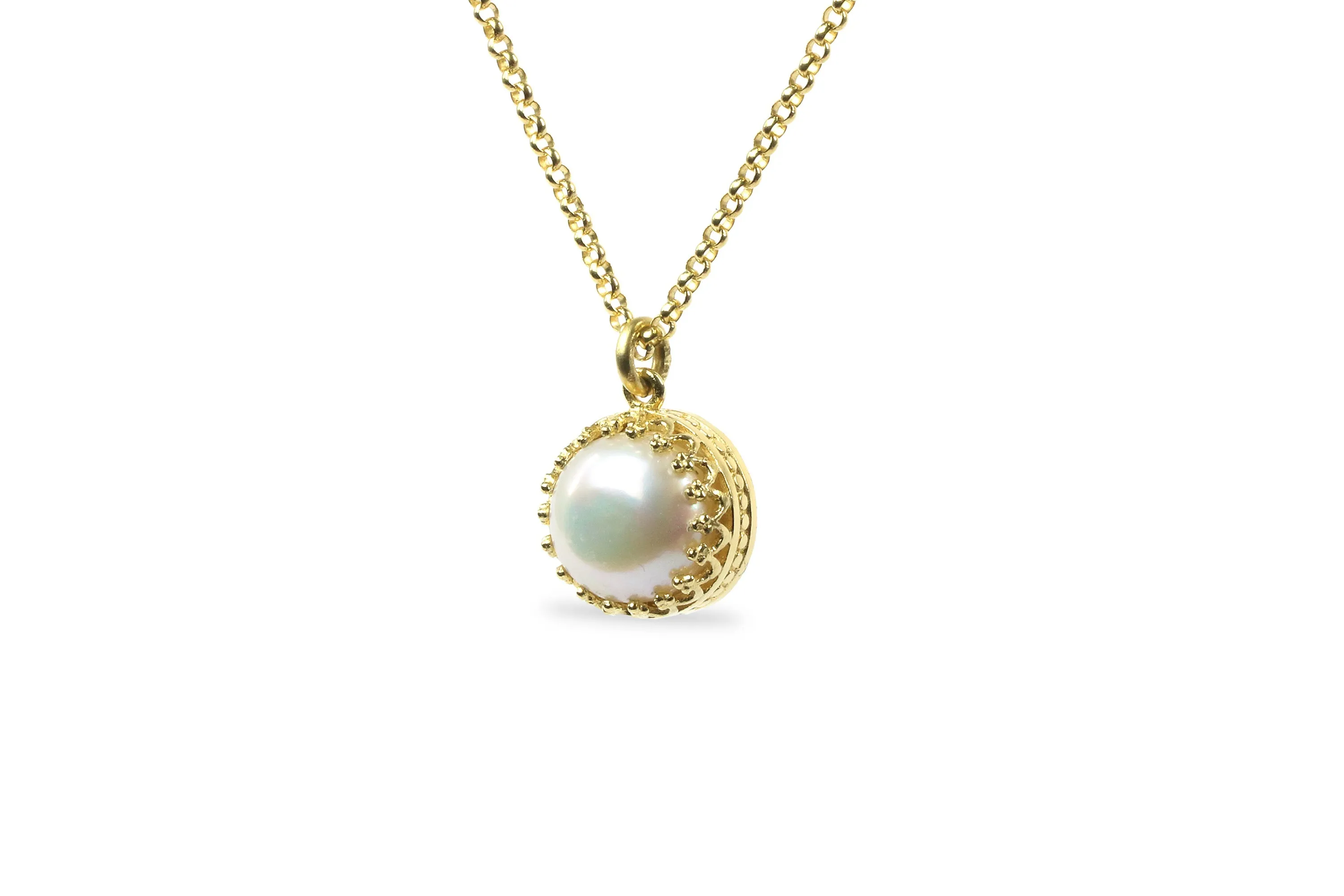Stunning Gold White Pearl Necklace