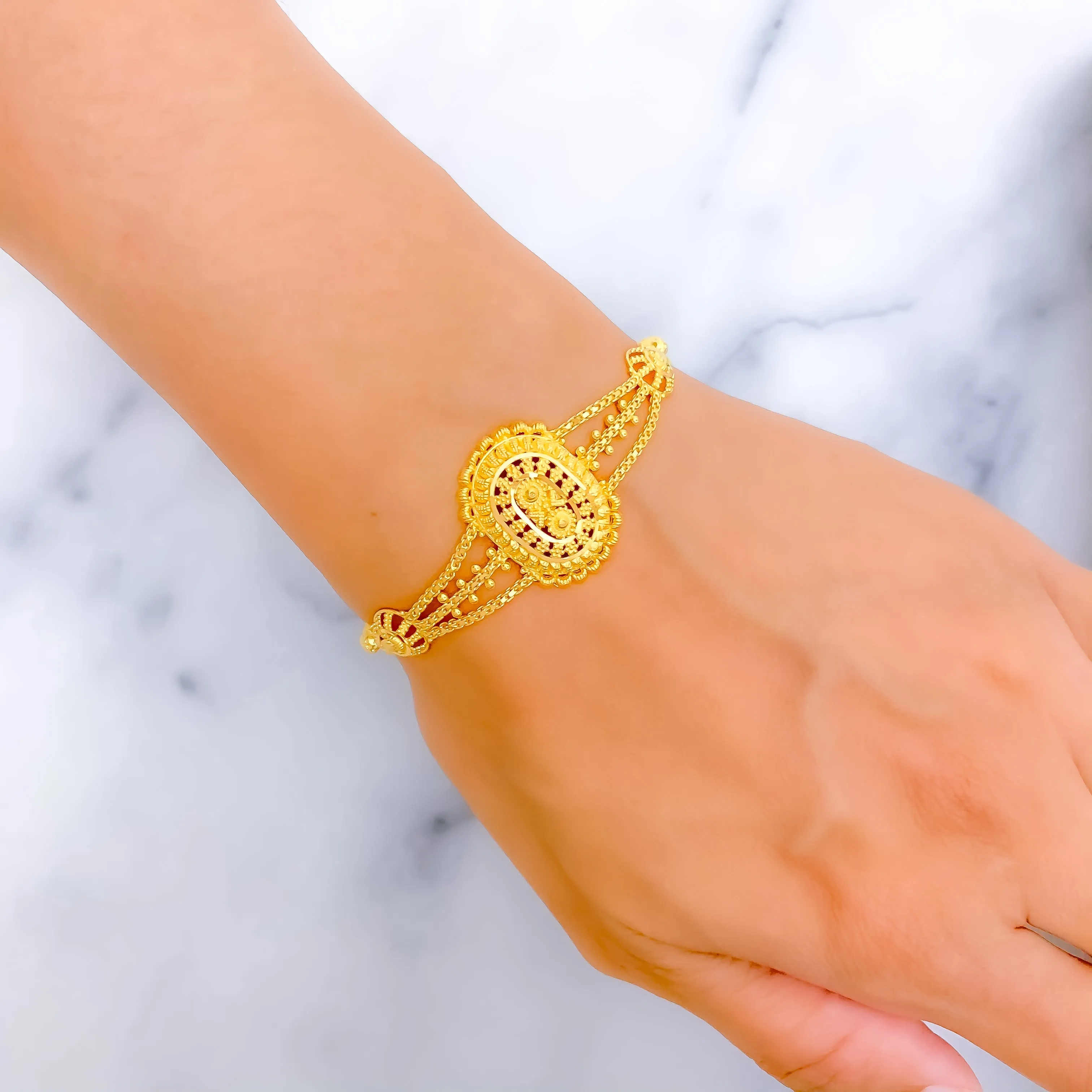 Stylish Oval Grandiose 22k Gold Bracelet