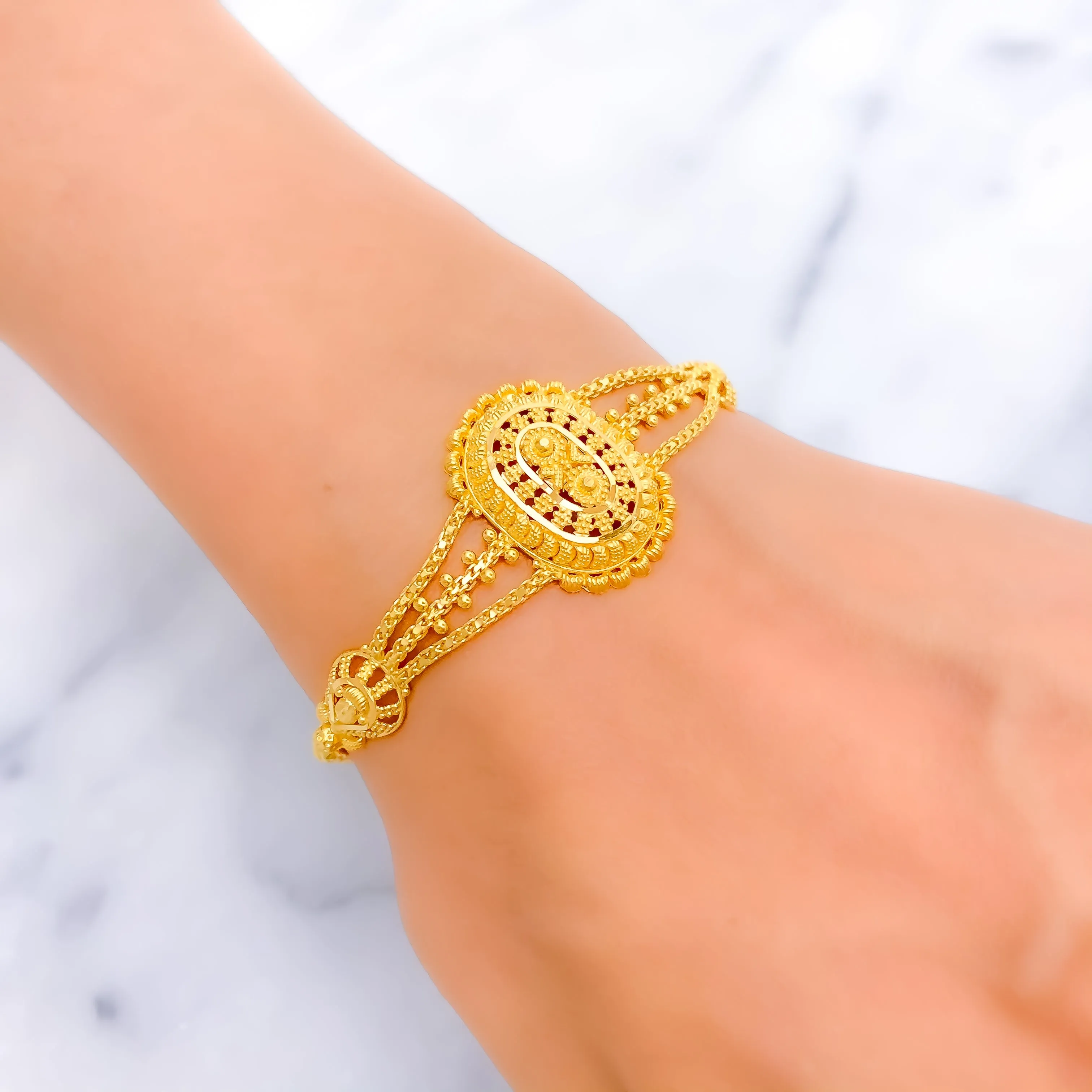 Stylish Oval Grandiose 22k Gold Bracelet