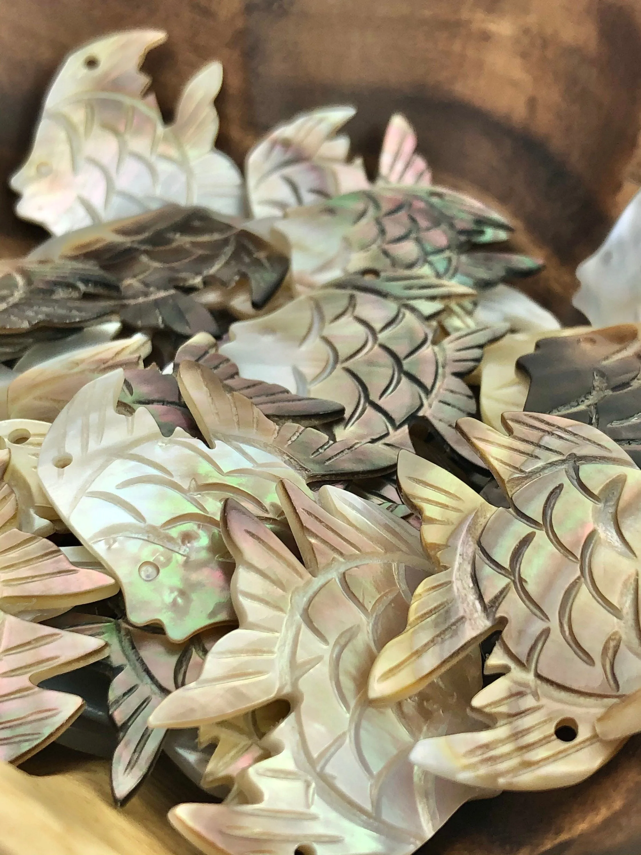 Tahitian Pearl Mother Of Pearl Fish Sku#M260