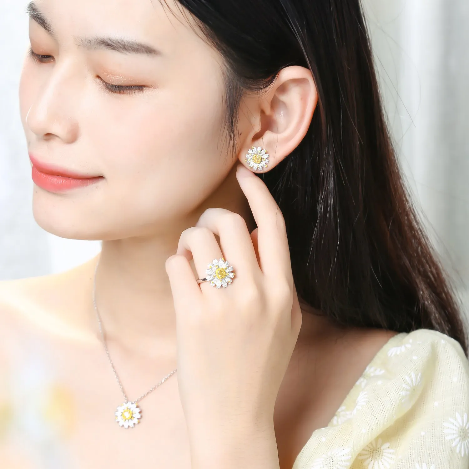 Yellow Diamond Daisy Flower Ring